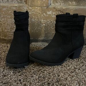 Arizona Jean Company Black Heeled Boots